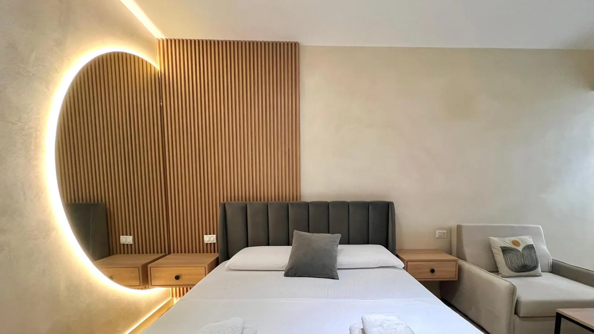 Syncron Apartments In The Center Of Tirana 0*,